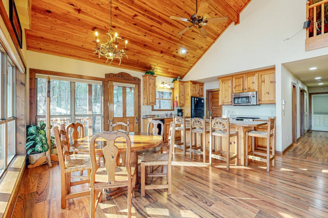 War Eagle - Lake House Rogers Exterior photo